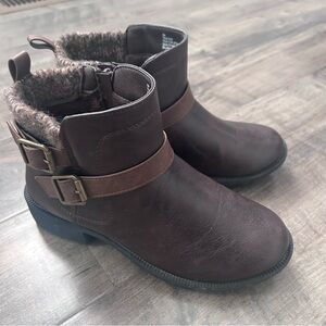 Easy Street slip-resistant brown boots